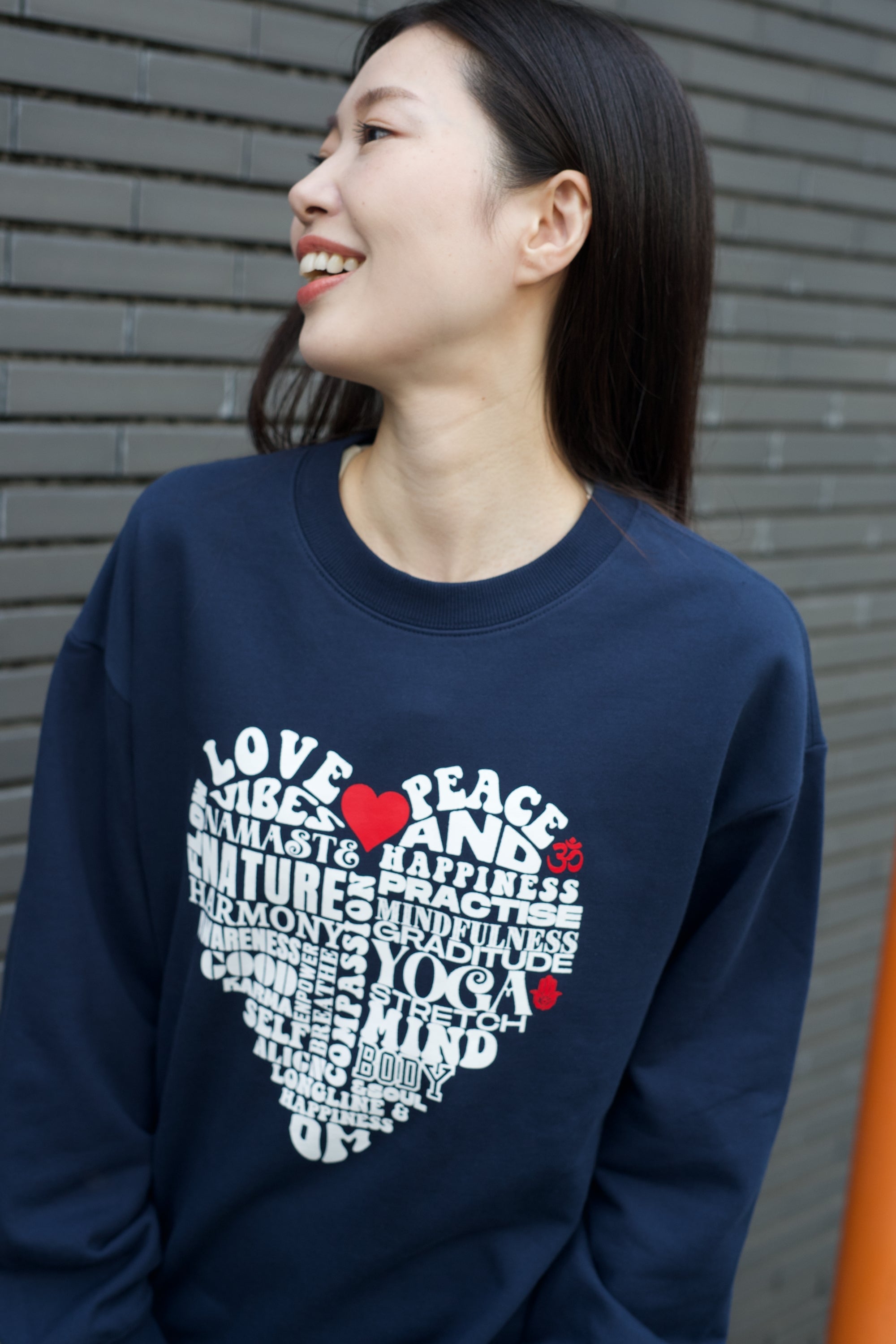 カレッジ ロゴ スウェットシャツ レディース Love & peace crew sweat